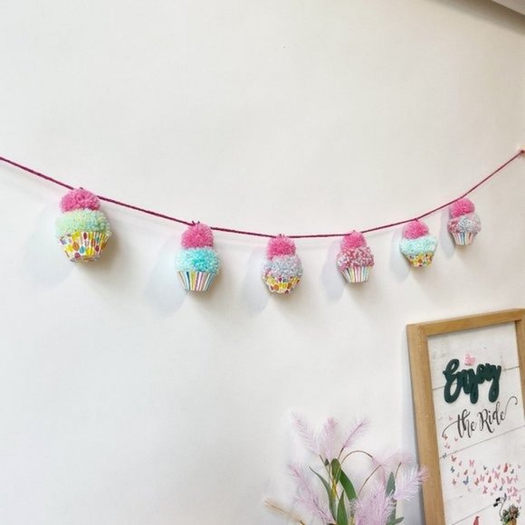 Kids Party Garland Decor Pom Pom Banner Decor - Picture 2 of 8